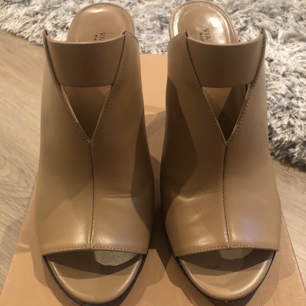 Women’s Tan Peep-Toe Heels